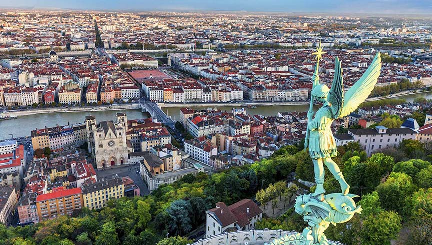 Lyon on a Budget: Unleashing the Power of Travel Credit Cards