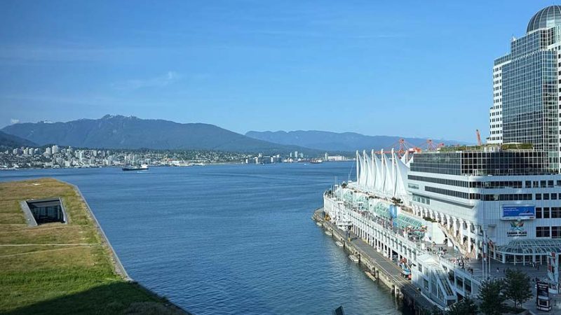 Arriving in Vancouver: A Sojourn Between Sea Breezes and Mountain Silhouettes